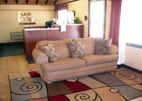 Econo Lodge Pratt 外观 照片