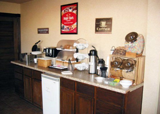 Econo Lodge Pratt 外观 照片